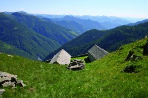 Vista sulla Valle Onsernone (dall’Alpe Ruggia) Vista sulla Valle Onsernone (dall’Alpe Ruggia)