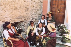 Donne in costume Donne in costume